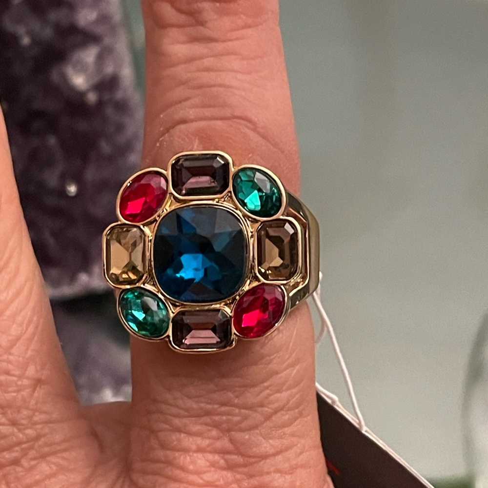 New Liz Claiborne size 7 Stretch gold ring